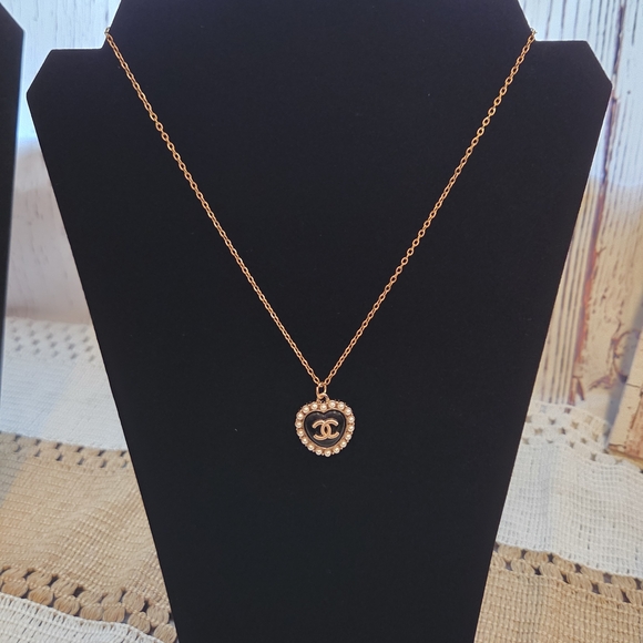 Chanel Gold Tone Fashion Necklace With Black Pendant & Faux Pearls - Picture 1 of 4